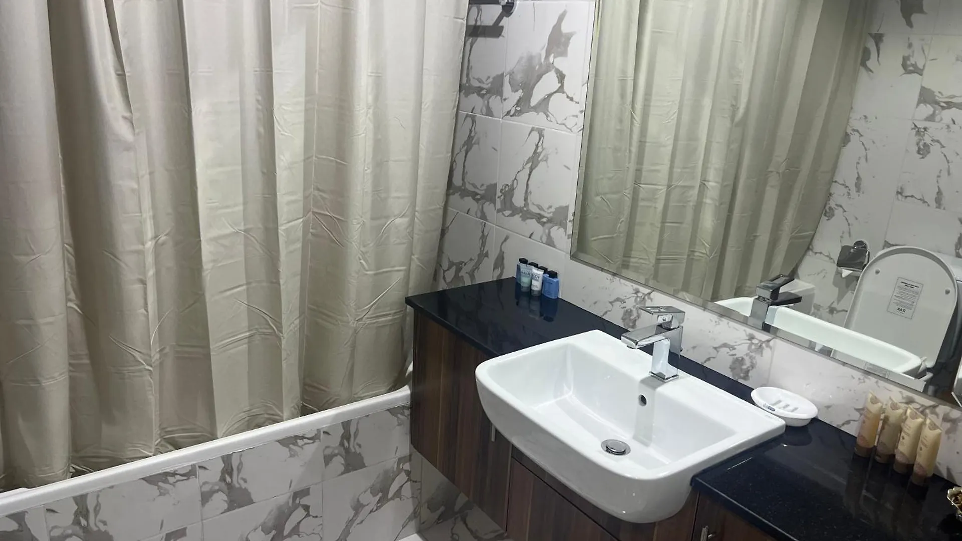 Elegant One-Bedroom Apartment In Marina Al Hamrah Village Ras al-Khaimah