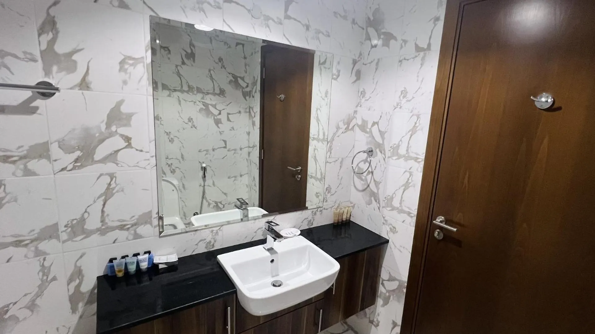 Elegant One-Bedroom Apartment In Marina Al Hamrah Village Ras al-Khaimah