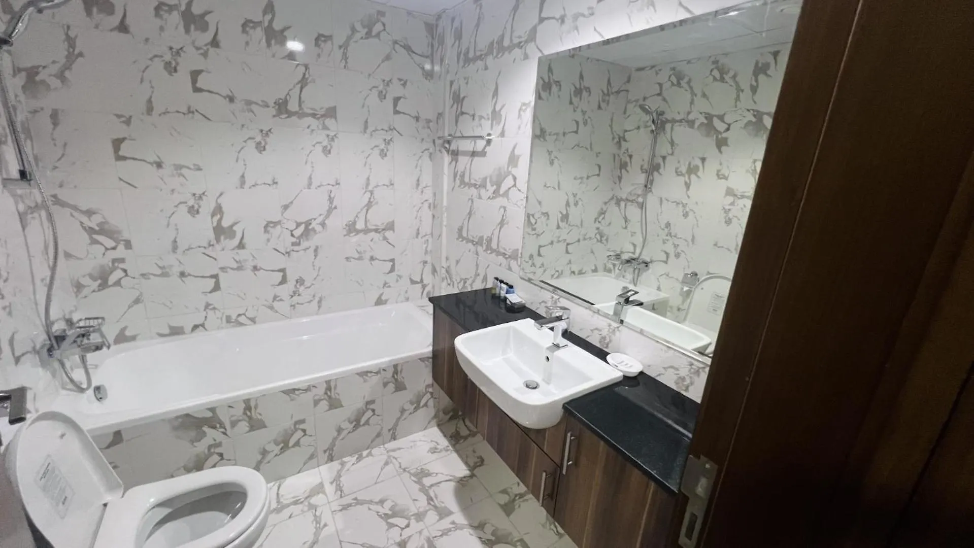 Elegant One-Bedroom Apartment In Marina Al Hamrah Village Ras al-Khaimah