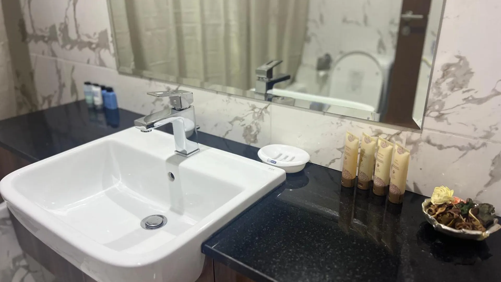 Elegant One-Bedroom Apartment In Marina Al Hamrah Village Ras al-Khaimah 0*,